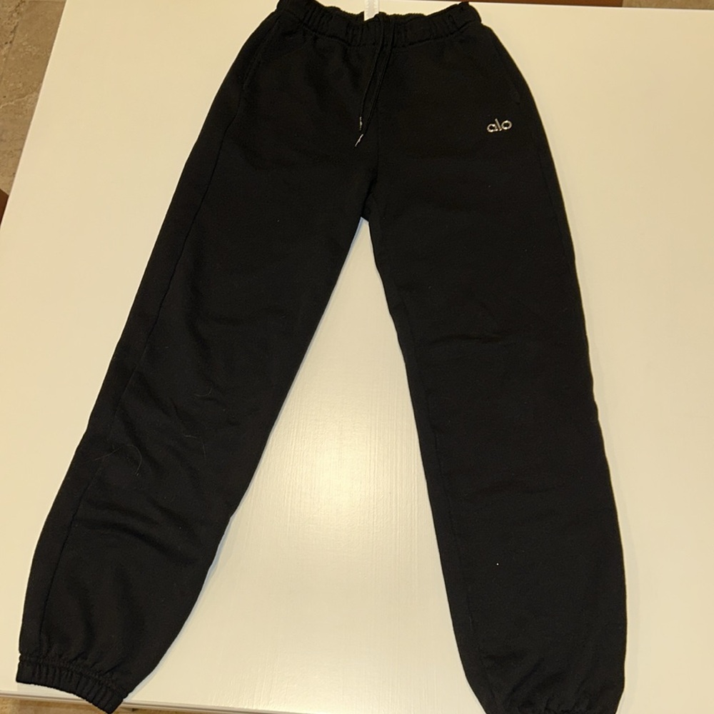 ALO Sweatshirt Accolade Crew Neck and Accolade Straight Leg Sweatpant Black XXS - Picture 4 of 10